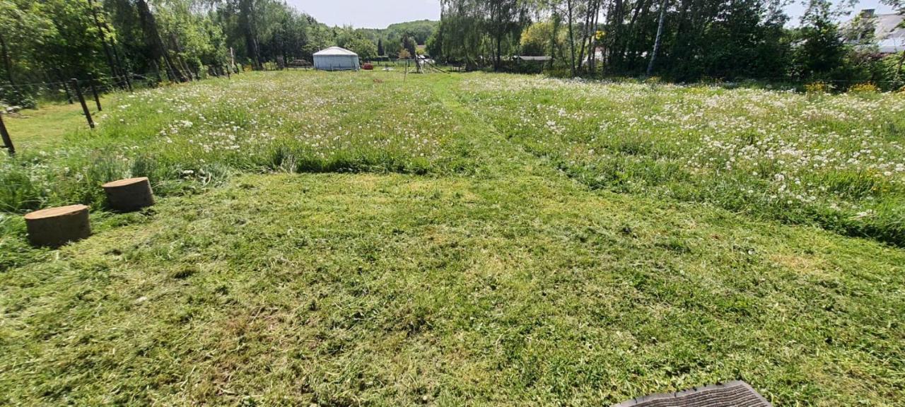 Slapen Tussen De Ezels In De Yurt Hotel Aarschot Bagian luar foto