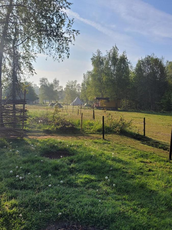 Slapen Tussen De Ezels In De Yurt Hotel Aarschot Bagian luar foto