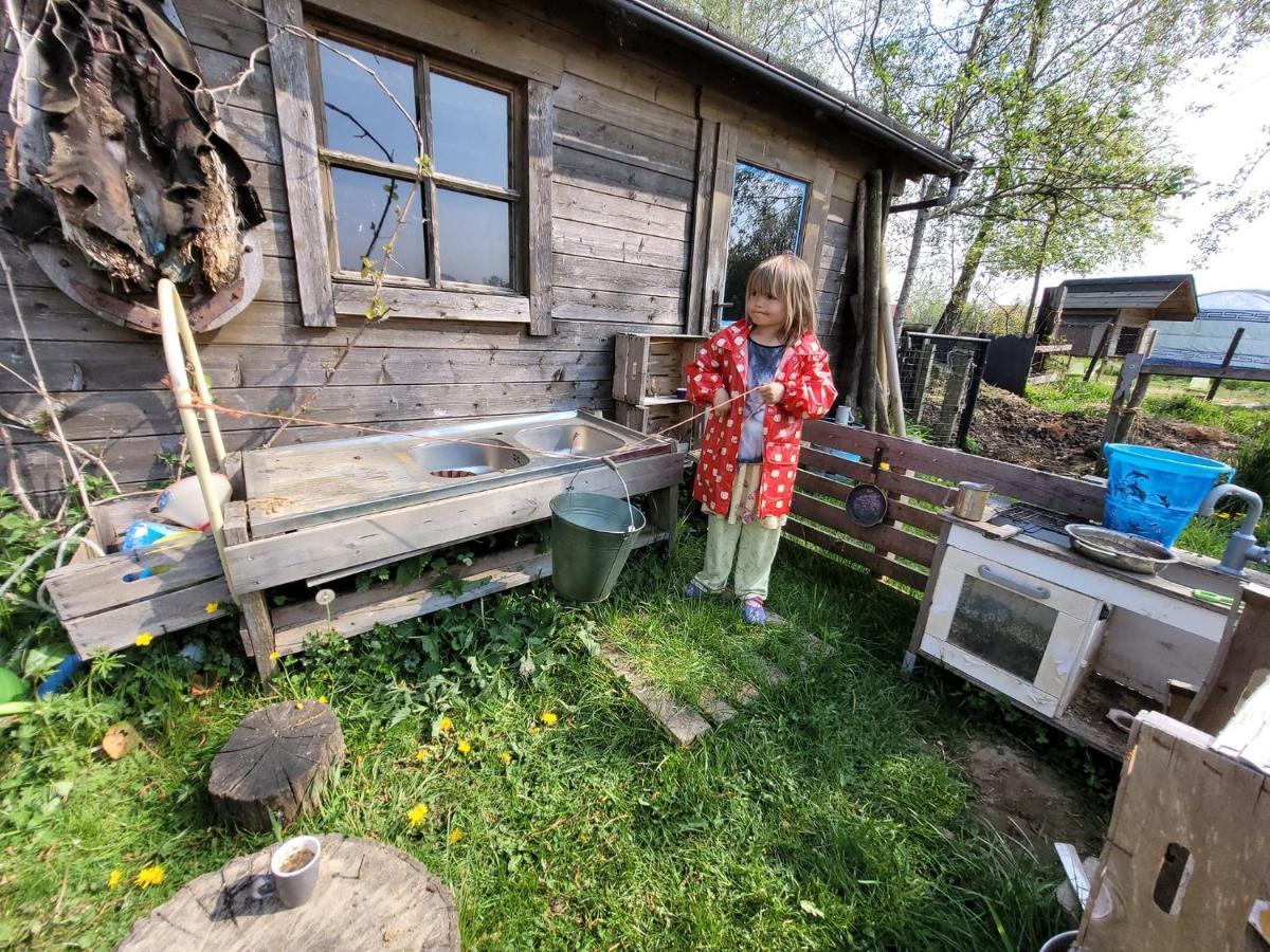 Slapen Tussen De Ezels In De Yurt Hotel Aarschot Bagian luar foto